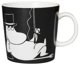 Muumipappa tuumiskelee (1999–2013) Muumimuki #Tarra #Kruunuleima #Musta